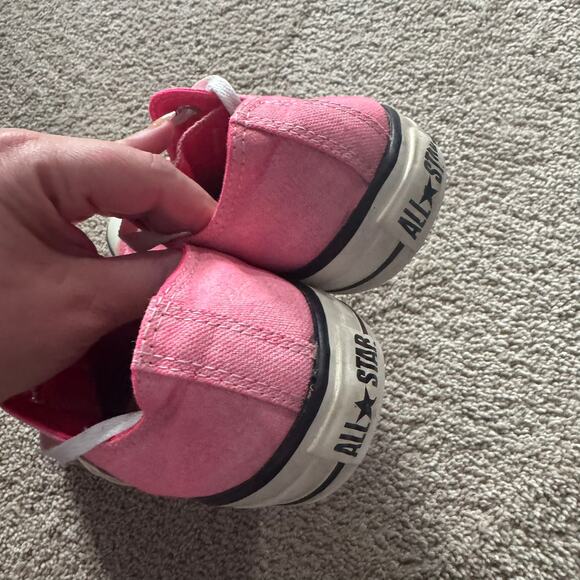 Converse Chuck Taylor All Star Low Top Sneakers Bright Pink Women's 10 Men's 8 - Picture 3 of 10